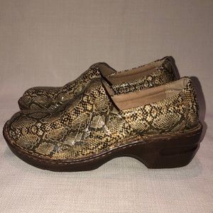 b.o.c Born Concept Snake Print Nadiyya Clogs